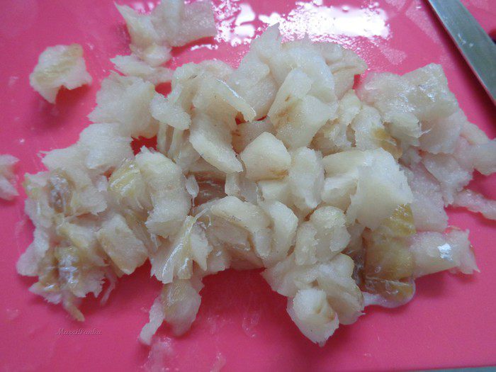 Средиземноморский суп с морепродуктами, рыбой и рисовой лапшой