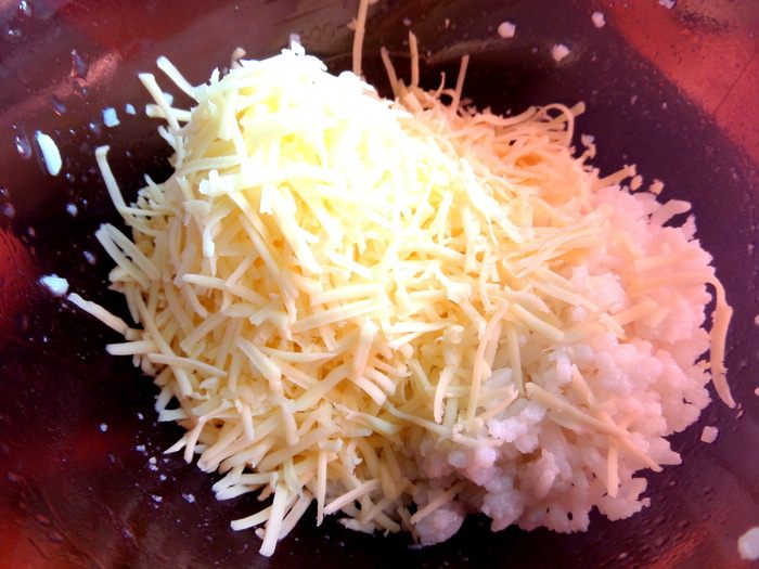 Куриный суп с рисово-сырными клецками