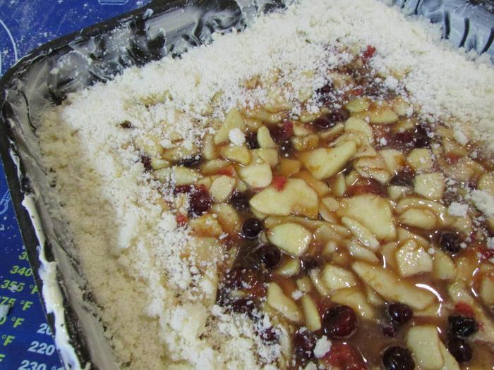 Сладкий пирог с яблоками и клюквой