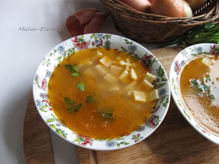 Итальянский овощной суп с пастой и зеленым горошком