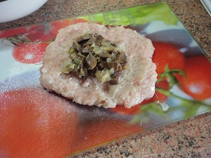 Куриные котлеты с грибами