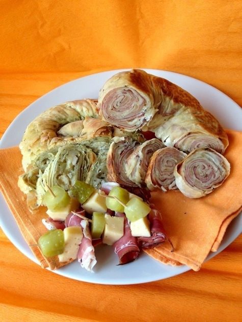 Слоеные пироги-рулеты с несладкими начинками