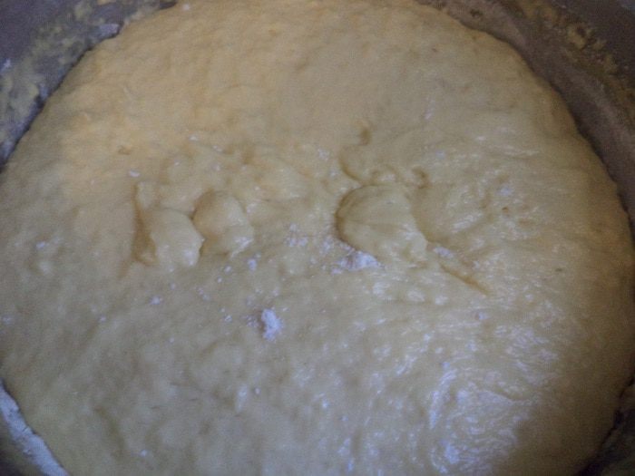 Кулич с цукатами, изюмом и орехами