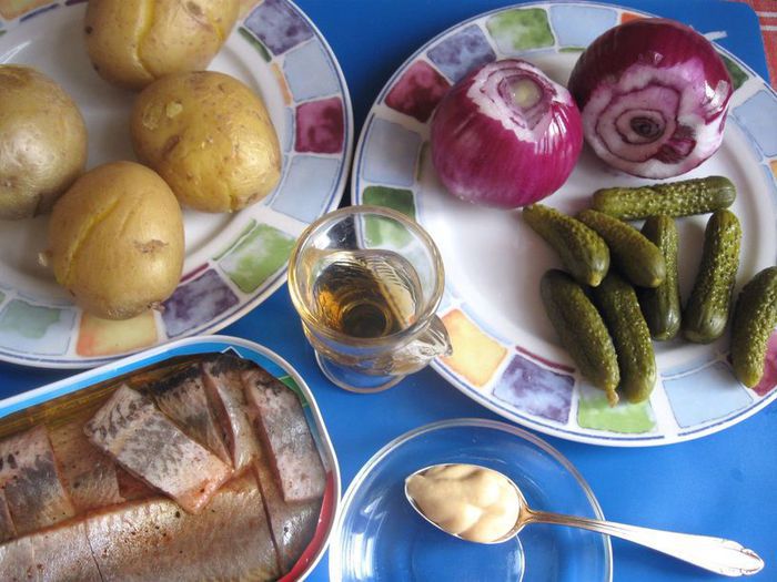 Немецкий картофельный салат с сельдью