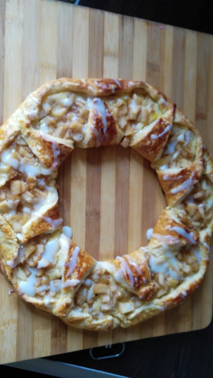 Яблочное кольцо со сливочным сыром