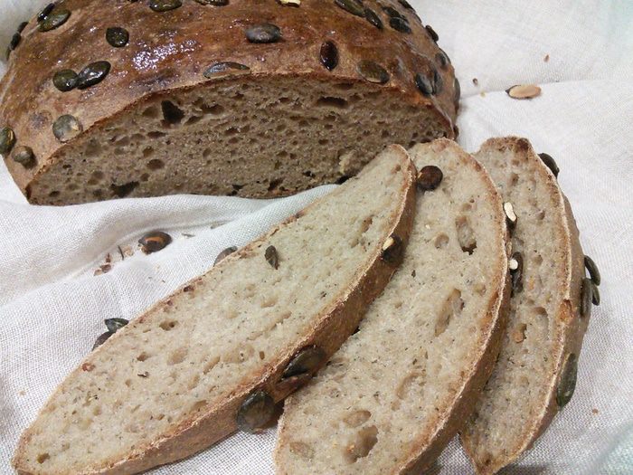 Смешанный хлеб с тыквенными семечками и бальзамическим уксусом 