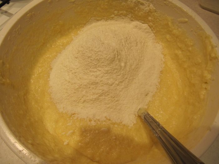 Кокосовый кекс с кокосовой глазурью