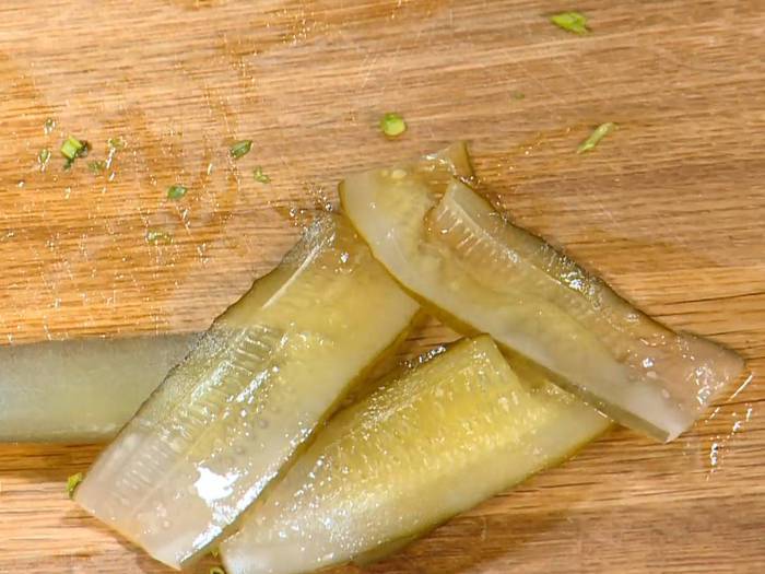 Бутерброд с ветчиной, квашеной капустой, яблоками и сыром 