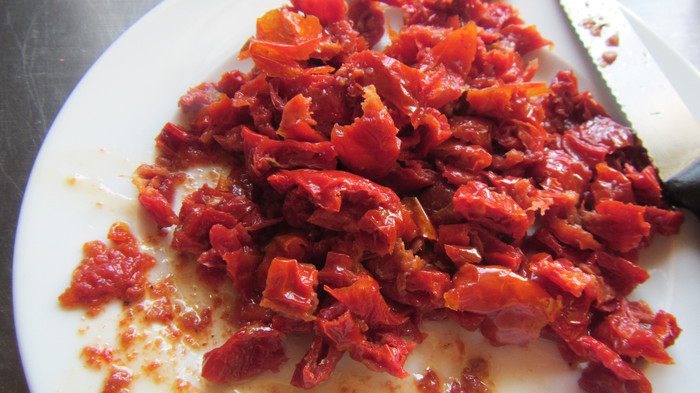 Перцы, фаршированные вялеными томатами и рикоттой