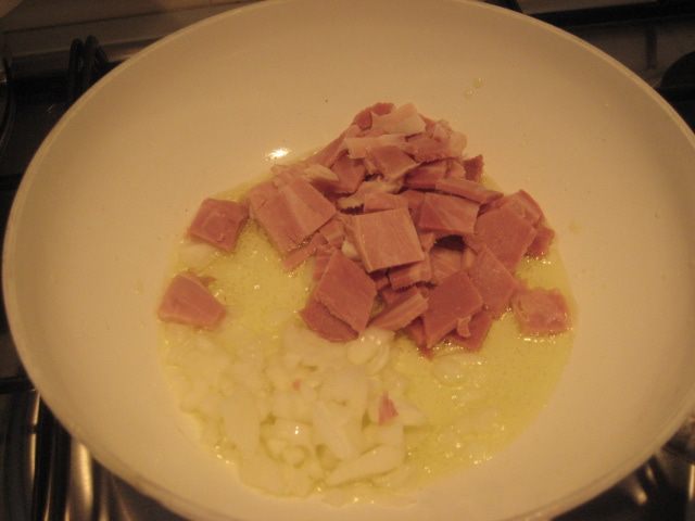 Фарфалле с овощами и ветчиной