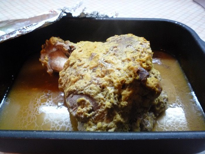 Баранья нога в духовке с розмарином и клюквенным соусом