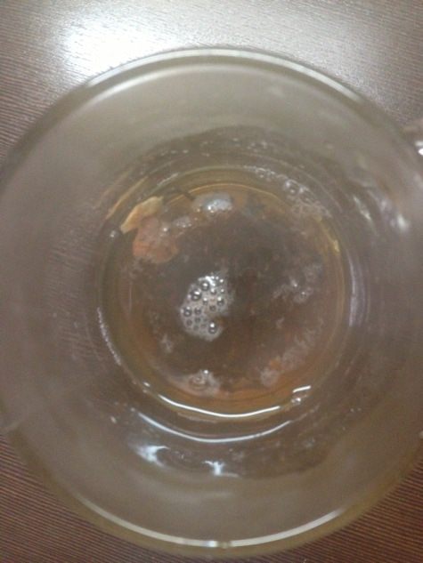 Постный овсяный пирог с халвой и черной смородиной