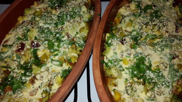 Постный &amp;quot;омлет&amp;quot; с овощами, запеченный в глиняных тарелках