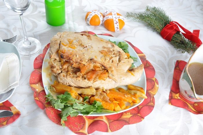 Филе индейки, запеченное в рукаве с тыквой и яблоками