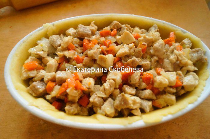 Пирог из заварного теста с ароматнейшей мясной начинкой