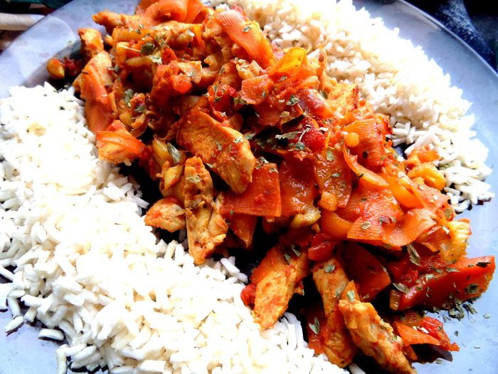 Куриное филе с карри и овощами