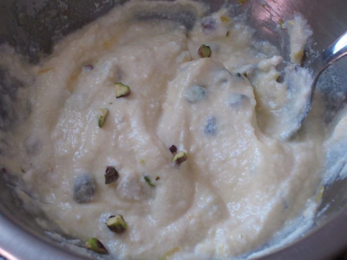 Тарталетки с абрикосами, творожным кремом и фисташками