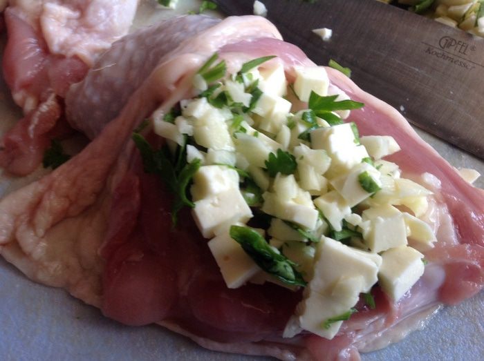 Куриные ножки, фаршированные брынзой