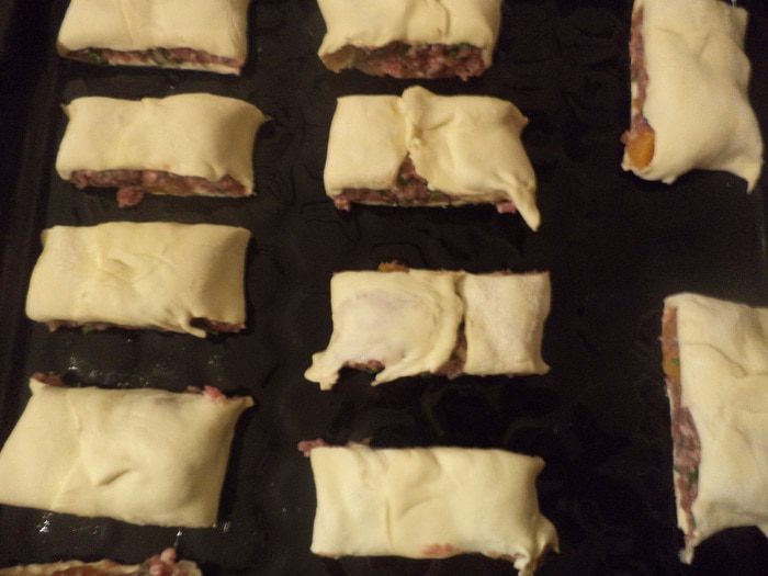 Слоеные пирожки с мясной начинкой