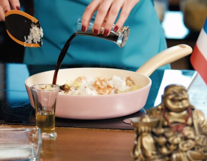 Тайский рис с ананасами и креветками