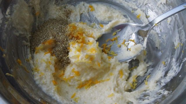 Рассыпчатое печенье с ромашкой и лимоном