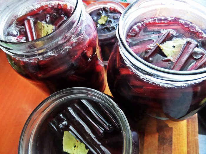 Маринование свекольных стебельков