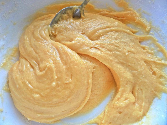 Пирог бисквитный с черникой