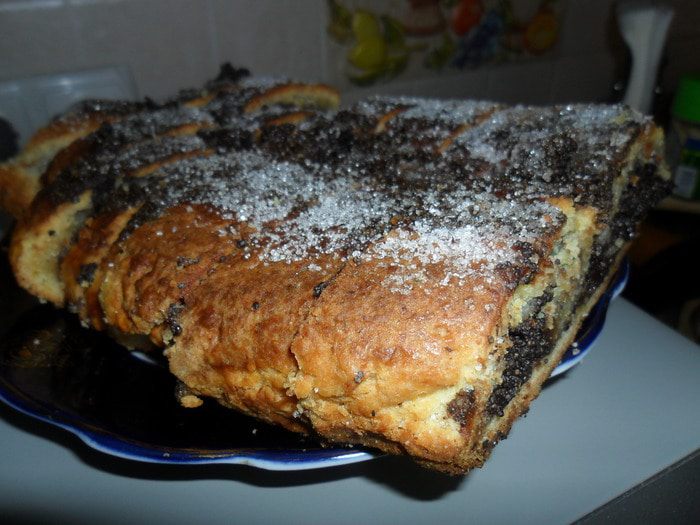 Творожный рулет с маком и шоколадом