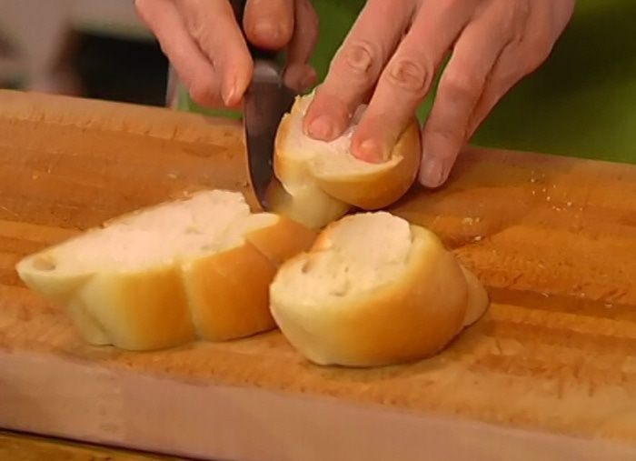 Французские гренки с сушеной вишней и курагой 