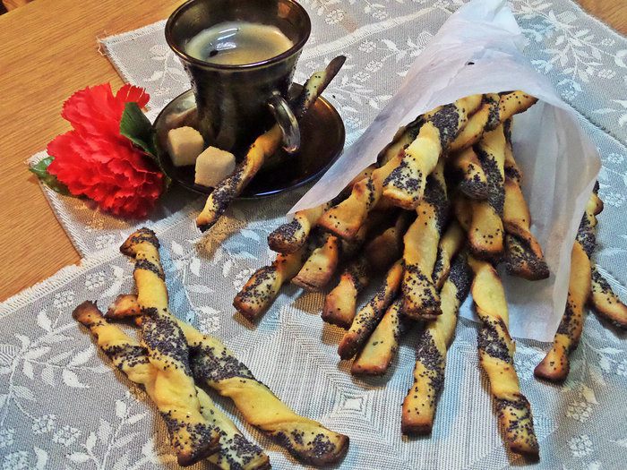 Маковые хрустящие палочки