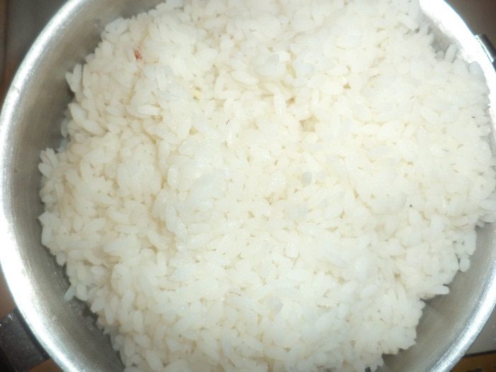 Перец, фаршированный рисом, кукурузой и зелёным горошком