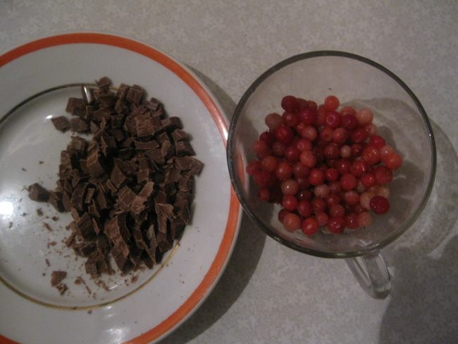 Ванильный кекс с шоколадом и брусникой