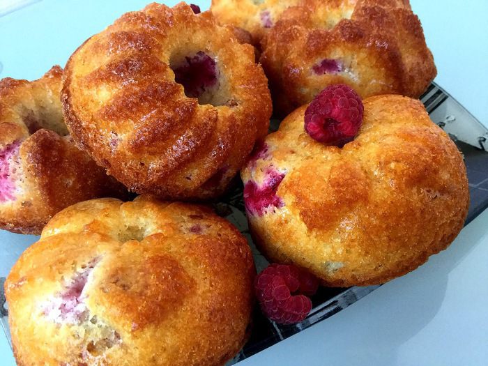 Кексы с малиной и миндалем