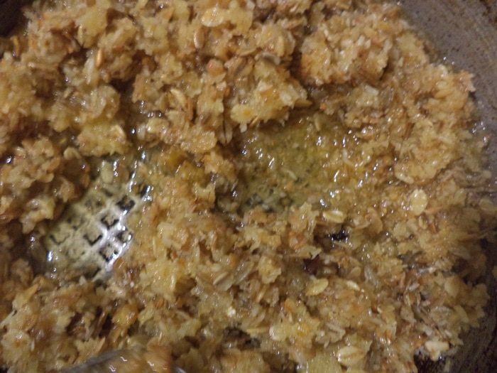 Слоеные пирожки с вишнево-кокосовой начинкой