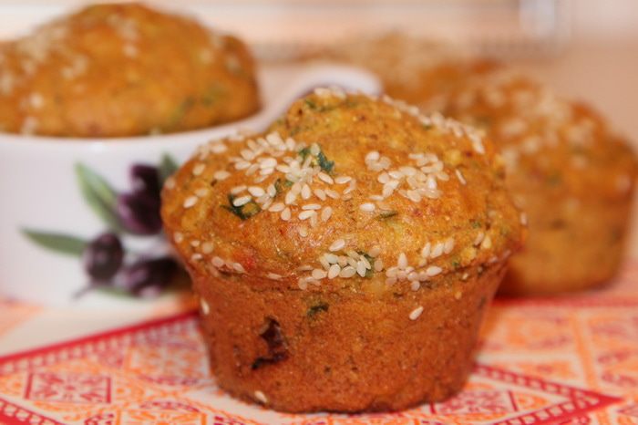 Закусочные кексы с брынзой и зеленью