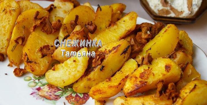 Рыбная колбаса с лисичками и картофелем «по-дачному»