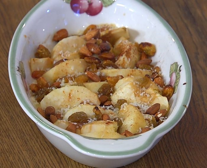 Яблочные дольки под белковым кремом
