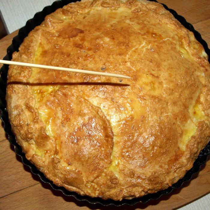 Пирог с беконом и яйцами