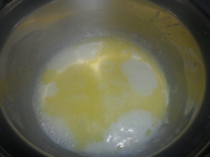 Творожный рулет с маком и шоколадом