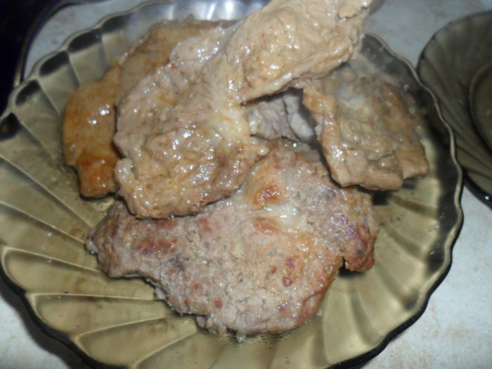 Свиная шея с грибами и мятой в йогурте