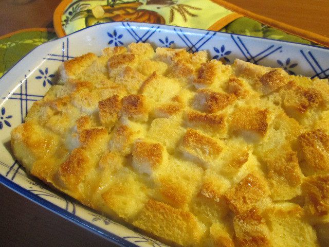 Хлебный пудинг с изюмом и корицей