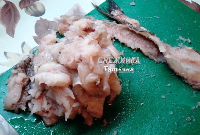 Рыбная колбаса с лисичками и картофелем «по-дачному»