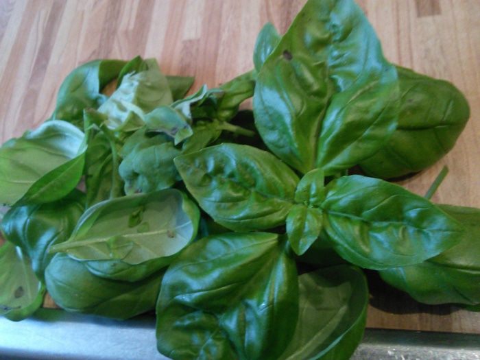 Эклеры с клубникой и базиликовым кремом 