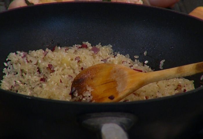 Рисовая каша со сморчками и зеленым горошком