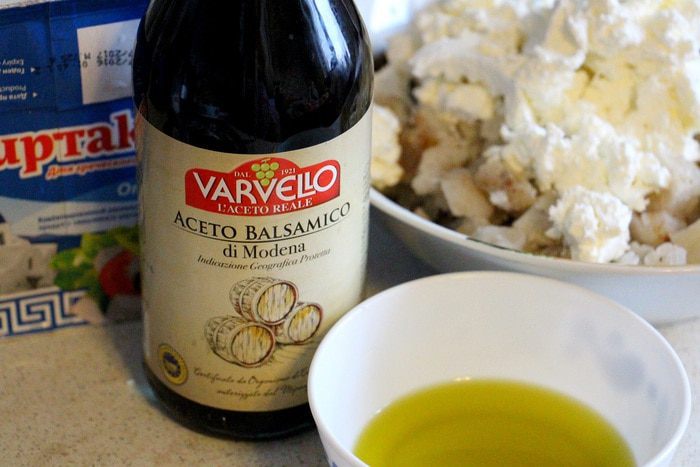 Салат из зеленой чечевицы с рассольным сыром 