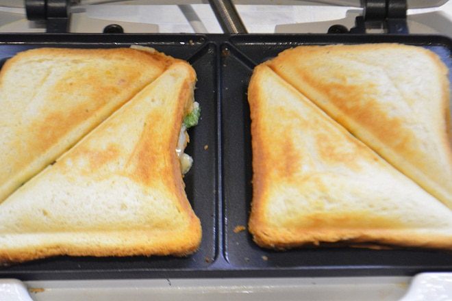 Тосты с сыром и крабовыми палочками