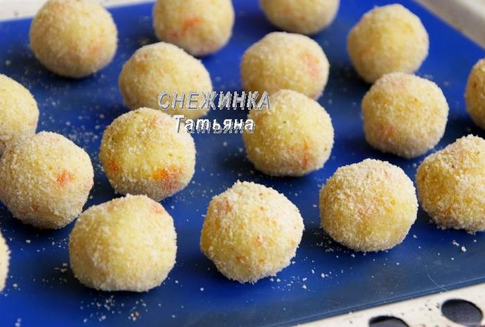 «Весенний букет» из картофельных крокетов на сливочно-морковной «подушке» 