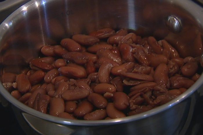 Яйца по-мексикански, запеченные с фасолью 