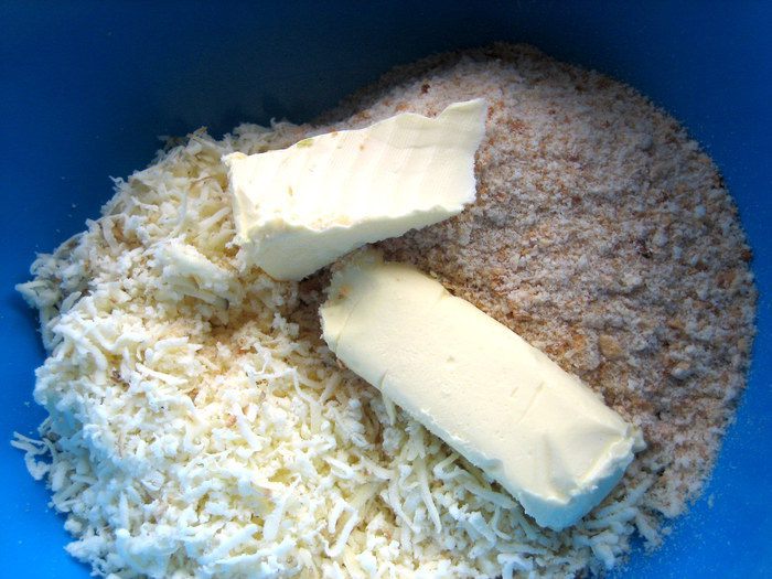 Овощи под сырной крошкой