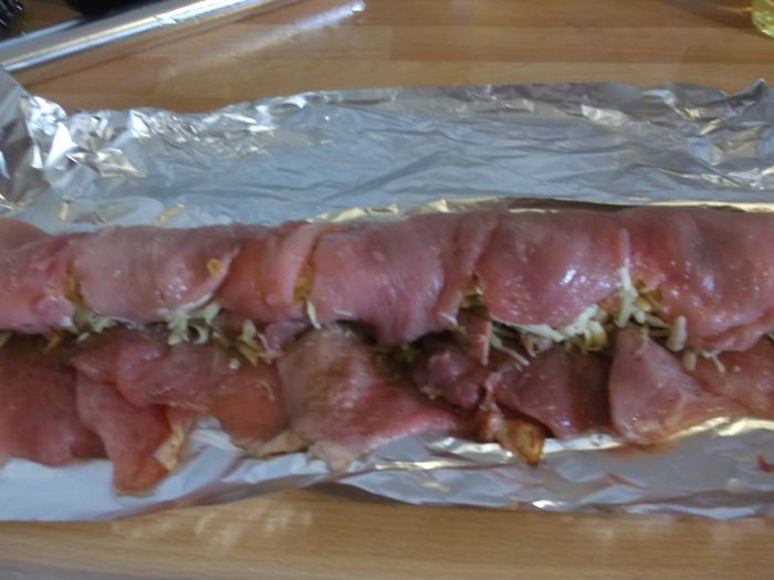 Мясной рулет с квашеной капустой